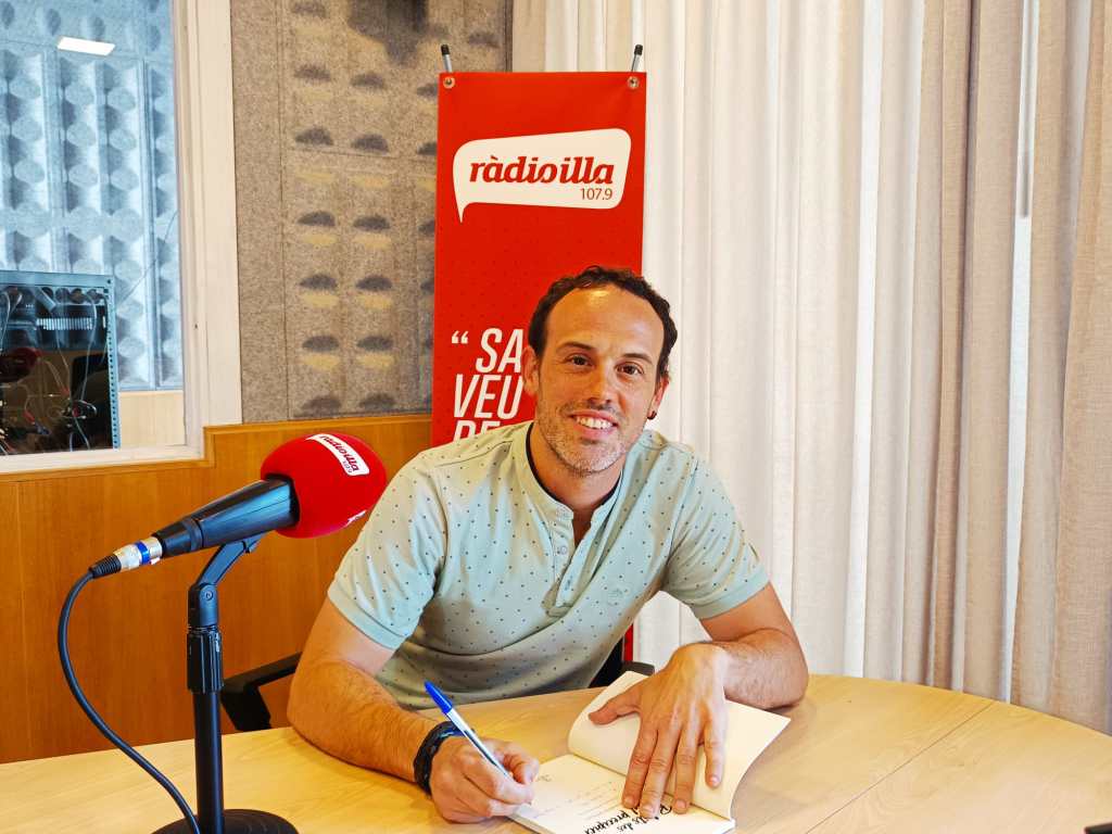 Borja Moya Castillo és entrevistat a Ràdio Illa per “Relats des del precipici”, una mirada literària sobre les decisions humanes